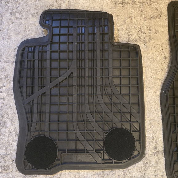 Authentic BMW 3 Series Rubber Mats like new - Picture 5 of 7